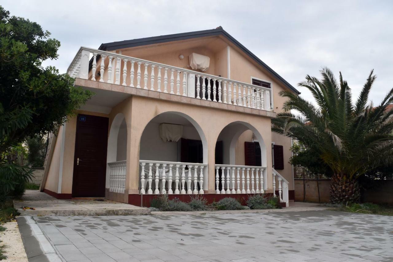 Apartments Car Vir Exterior photo